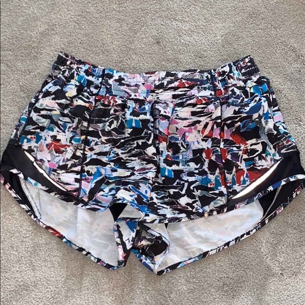 COPY - lululemon hotty hot 2.5” shorts size 8